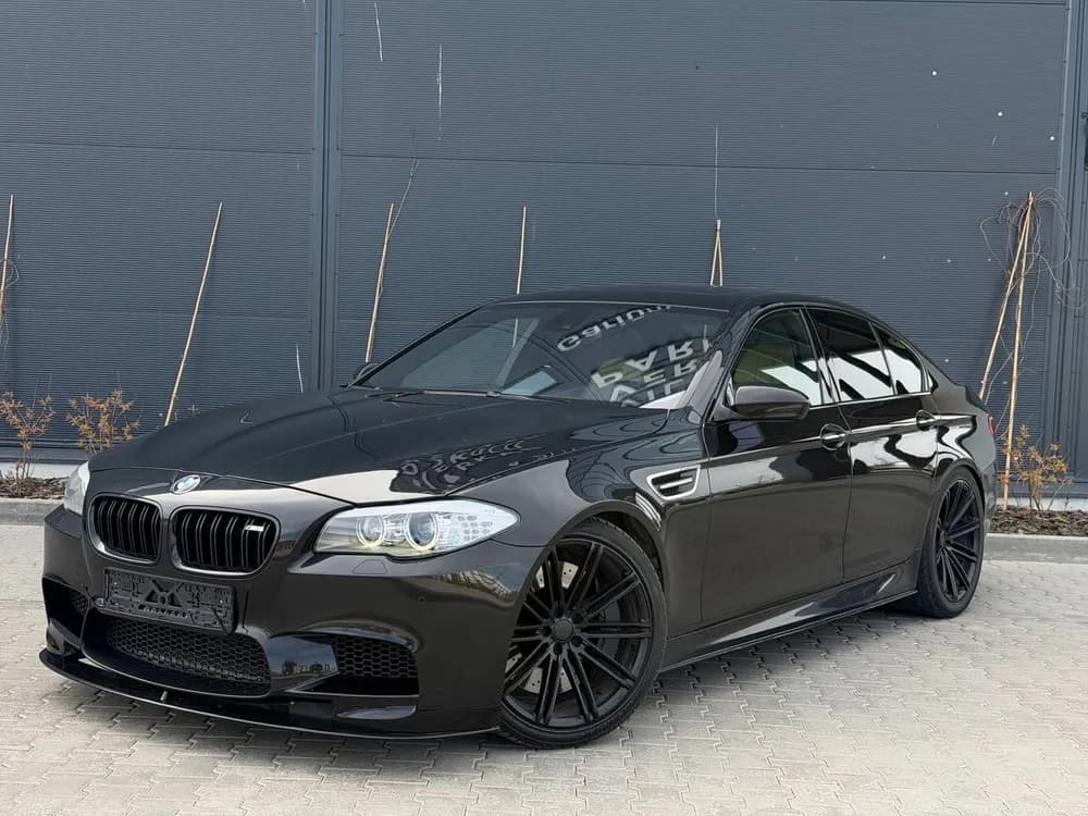 BMW M5 4.4 V8